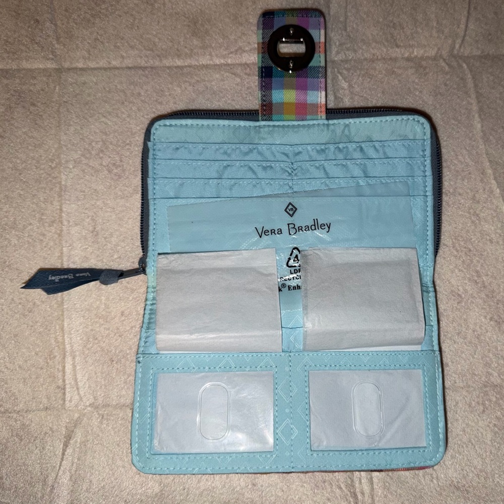 NWT Vera Bradley RFID Turnlock Wallet in Gingham Plaid - Picture 3 of 4